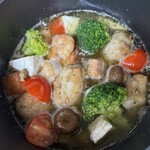 ななきたキッシュ - 家でプチトマト、カマンベールチーズ、ブロッコリーを足してあたためたらできあがり