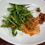 무교동 북어국집 - ニラキムチなど