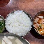 무교동 북어국집 - ご飯と水キムチ