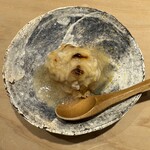 鮨 一二郎 - 鱈白子の小丼。熱々の蕪の餡掛けを絡めていただきます。