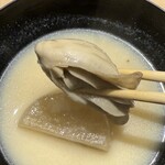 鮨 一二郎 - 白味噌仕立ての椀が絶品！ぶりんぶりんの仙鳳趾牡蠣！