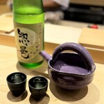 鮨 一二郎 - ★惣邑（そうむら）純米酒  出羽の里  ひやおろし(山形) ラベルの紫ききょうと合わせてくださった酒器のセンスの良さよ。一二郎さんのこういうとこにキュン。ちいちゃんいつもありがとうございます❤️