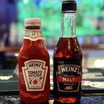 Rí Rá Irish Pub Las Vegas - 「フィッシュ＆チップス」付属のケチャップとビネガー
      2026年1月19日