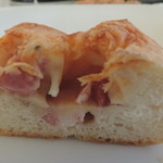 ブーランジェ ボワ・ブローニュ - ベーコンとチーズのパン　断面