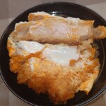 まるい食堂 - かつ丼かつ断面