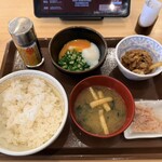 すき家 - 料理写真:「牛まぜのっけ朝食 ごはん並盛」420円税込み♫