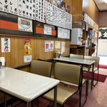 ファミリー食堂さいとう  - 店内は昭和をキープ。