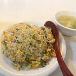 中華菜館 紅宝石 - たまごとキャベツのスープが付いてきました。