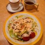 サイゼリヤ 西荻マイロード店 - 小えびのサラダ350円　ドリンクバー200円