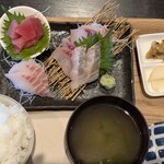 海鮮食堂KUTTA - 本日の刺身盛り合わせ（5種）定食セット
