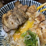 豚マニア丼 稲田屋 サン - 玉子を溶いて