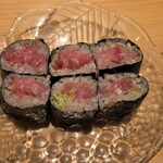 すしやのたい悟 - 青森小泊の天然本鮪中落ちを使用の「エシャトロ巻き」