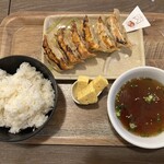 餃子研究所 アスティ店 - 肉餃子定食