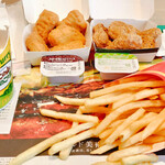 マクドナルド - マックフライポテト®（L）＋スパイシーチキンマックナゲット 黒胡椒ガーリック 5ピース＋チキンマックナゲット 黒胡椒ガーリック 5ピース＋マックフルーリー® きのこの山とたけのこの里