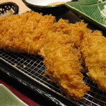 とんかつ新宿さぼてん - 大粒カキフライ　存在感が大きい