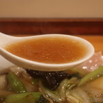 横濱飯店 - 五目ソバスープリフトアップ