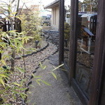 Gochisou Mura - 入り口横には、狭いながらも庭が造られています