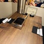  高知から来た焼肉屋 - テーブル席