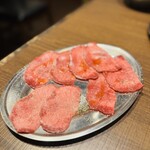  高知から来た焼肉屋 - タン食べ比べ