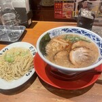 九州らーめん亀王 - 料理写真: