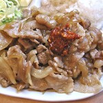 味の八珍亭 - 「生姜焼き」に「自家製辛子南蛮（唐辛子味噌）」をトッピング
