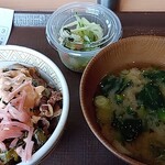すき家 - 料理写真:高菜明太マヨ牛丼と菜の花汁とおしんこセット