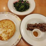 サイゼリヤ エミオ練馬高野台店 - アロスティチーニ、チーズフォカッチオ、ほうれん草のソテー、