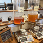 MIEL - 奥には量り売りコーナーも有ります