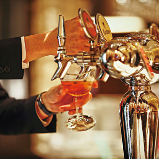We are proud of our delicious barrel draft beer with fine bubbles poured by beer masters.