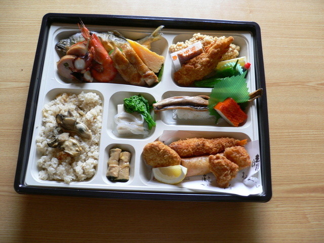 玉幸- 多彩な旬の食材の美味しさを盛込んだ高级仕出しお弁当です.