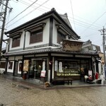 いせや - 風格のある外観