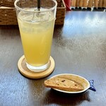 バルバルキッチンアメリ - 100%アップルジュース(¥200)