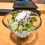 焼鳥 とこしえ - 富士宮ノーブル農園産ルッコラとからし菜のサラダ シンプルにオリーブオイルとお塩で味付け