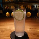 ラグナ ザ バー - ジントニック(No3 LONDON DRY GIN)_1杯目