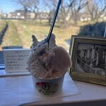 ポムジェラート - イートインは2階に4席ほどあり、のどかな風景を見ながらゆっくりジェラートが食べられます。