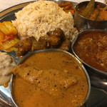 ゼロワンカレー - 201501再訪  南インド定食あいがけ(豚なんこつマサラ、フィッシュクルマ、ひよこ豆プラオ、マトンピックル)