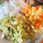 CURRY CHAOS - ニンジンのクートゥとキャベツのポリヤル♪