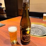 焼肉 十々 - 瓶ビール(サッポロ黒ラベル)
