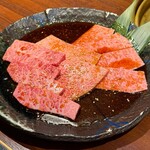焼肉 十々 - 黒毛和牛赤身ロース、本日の特撰赤身肉と上カルビ