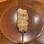 焼鳥 せきね - 串１本目：みつせ鶏セセリ