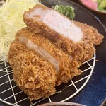 とんかつ稲 - 良いですね〜この厚さこの切り方！