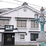 珈琲 まるも - お店の奥は旅館です