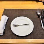 四ツ橋・新町 牡蠣と肉たらしビストロAKIRA - テーブル