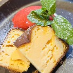 四ツ橋・新町 牡蠣と肉たらしビストロAKIRA - バスクチーズケーキと木苺のソルベ