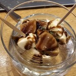 Washoku バル かめすけ - リンゴのローストとモッツァレラ和え　大葉とバルサミコ酢にリンゴとモッツァレラのハーモニー。美食家必食です。