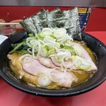 ラーメン 杉田家 本店 - 