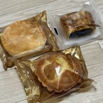 重慶飯店 - 料理写真:番餅(小)、栗子タンカオ、太陽餅