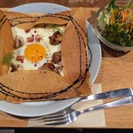 ペリカンコーヒー - きのことホワイトソースのガレット（サラダ付）