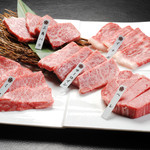 Many repeat customers come to eat this ``Gokujo Omi Beef (5 kinds assorted)''