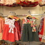 THE MONTIEN HOTEL - "Little Falry Collection"可愛らしい服が並ぶ。